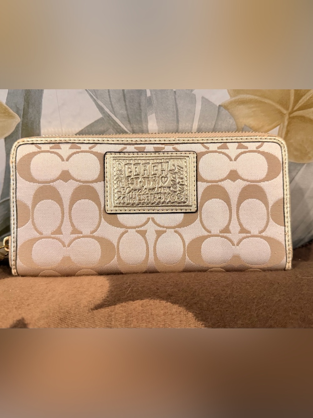 Y2K Coach Poppy wallet Beige and Gold Signature